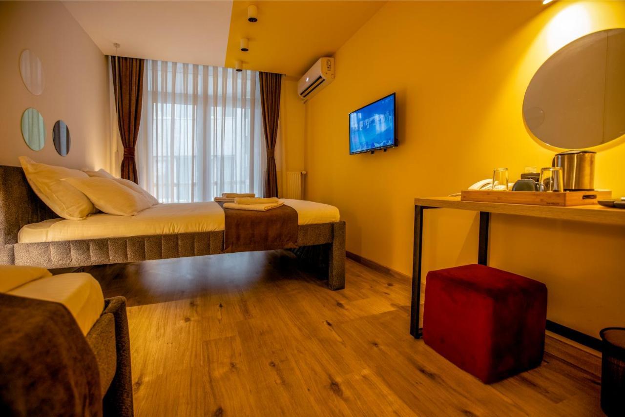 Hotel 4 Llulla Pristina Exterior photo
