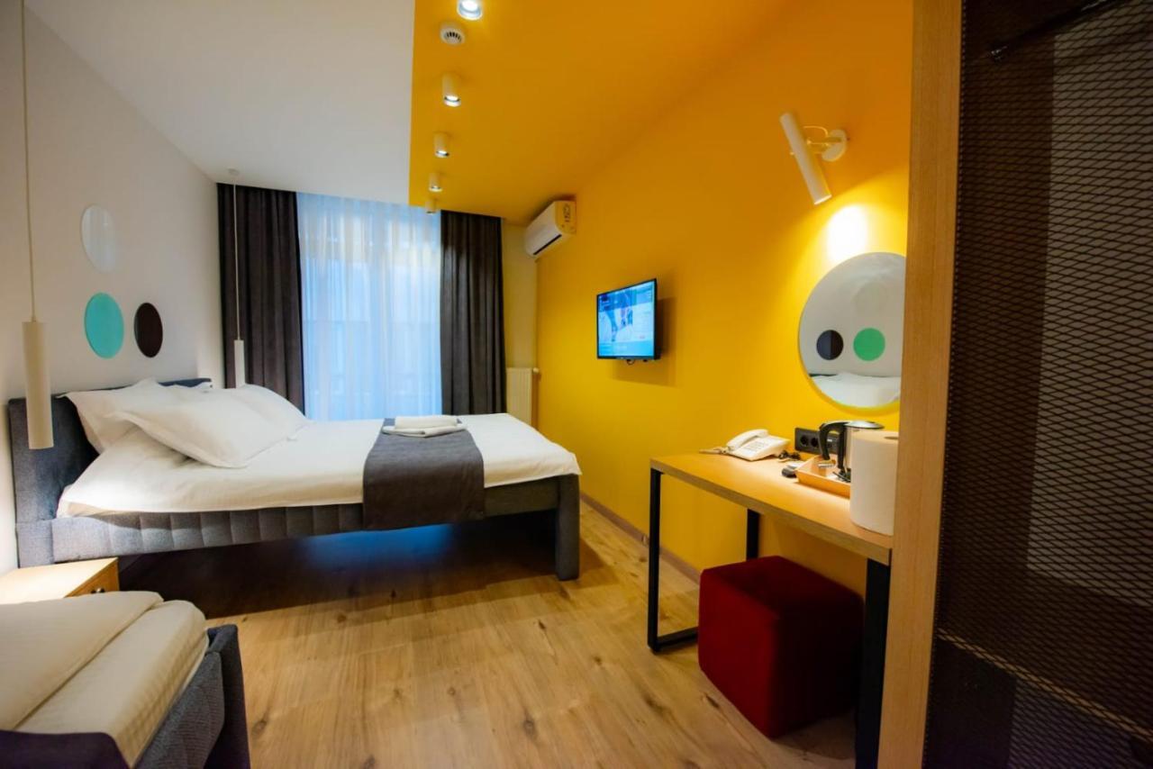 Hotel 4 Llulla Pristina Exterior photo